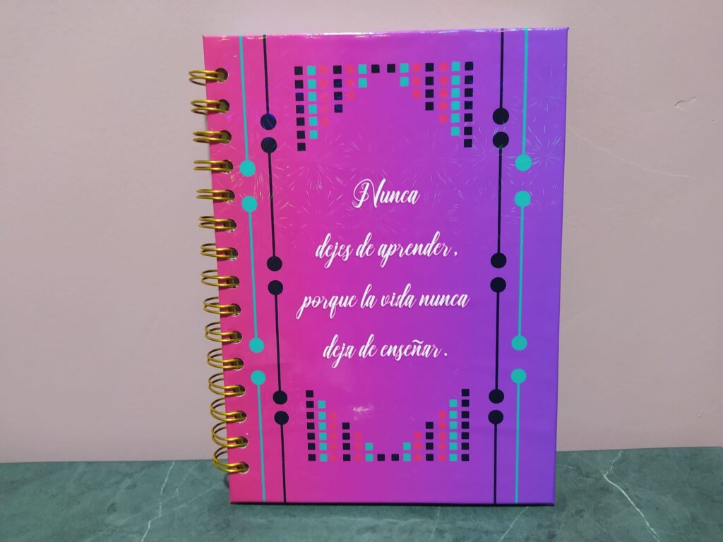 Cómo hacer un cuaderno anillado y personalizado