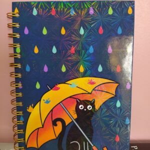 Cuaderno anillado de un gato negro